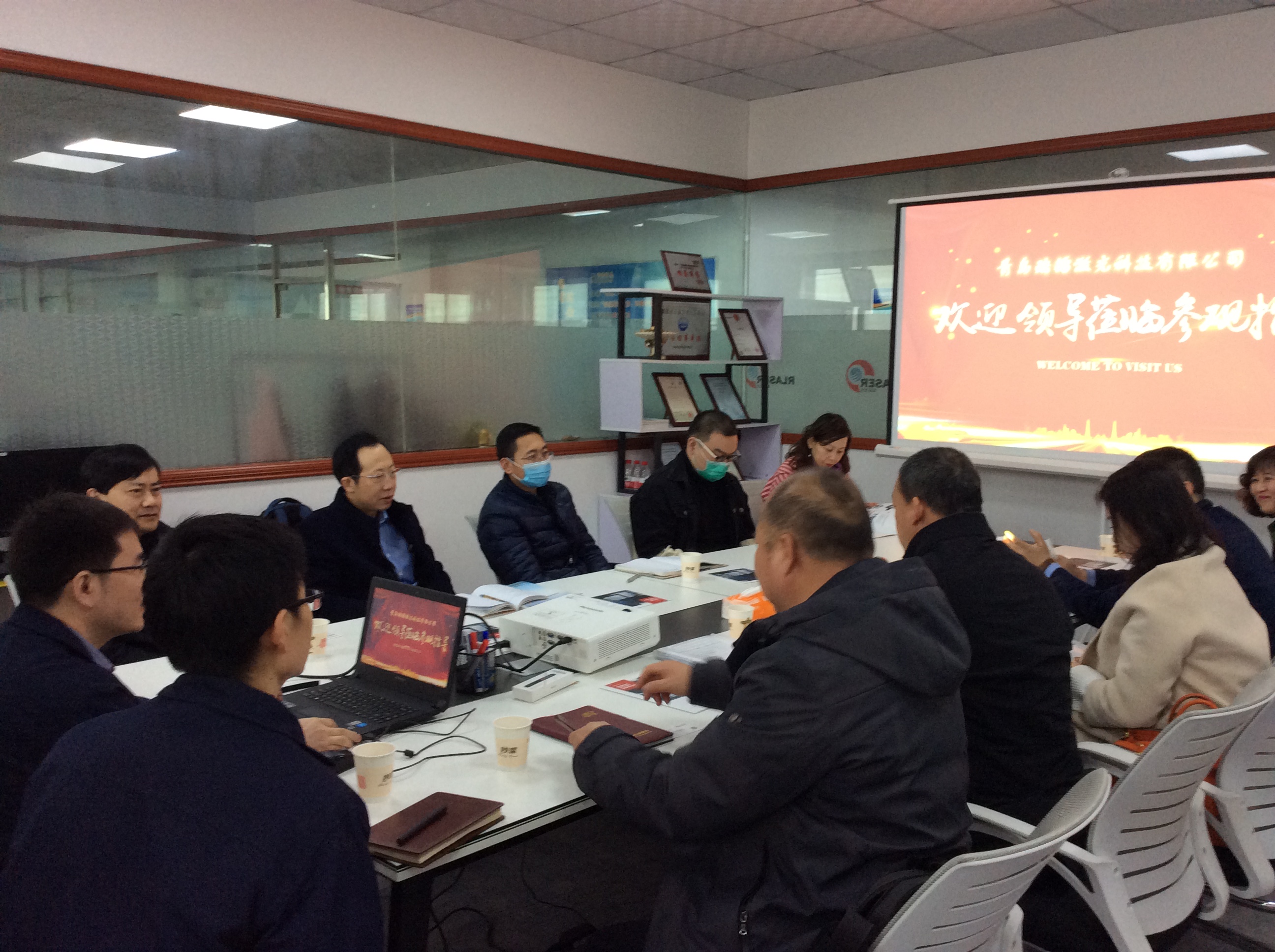 山東省科學(xué)院激光研究所與青島市科技裝備業(yè)商會專家領(lǐng)導(dǎo)到廠參觀調(diào)研